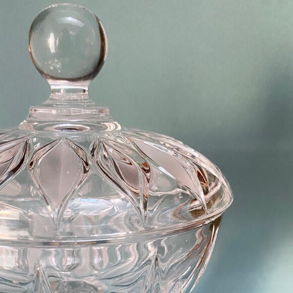 Vintage Crystal Glass Pedestal Candy Dish with Lid Unique Flame or Petal Design - Picture 2 of 9